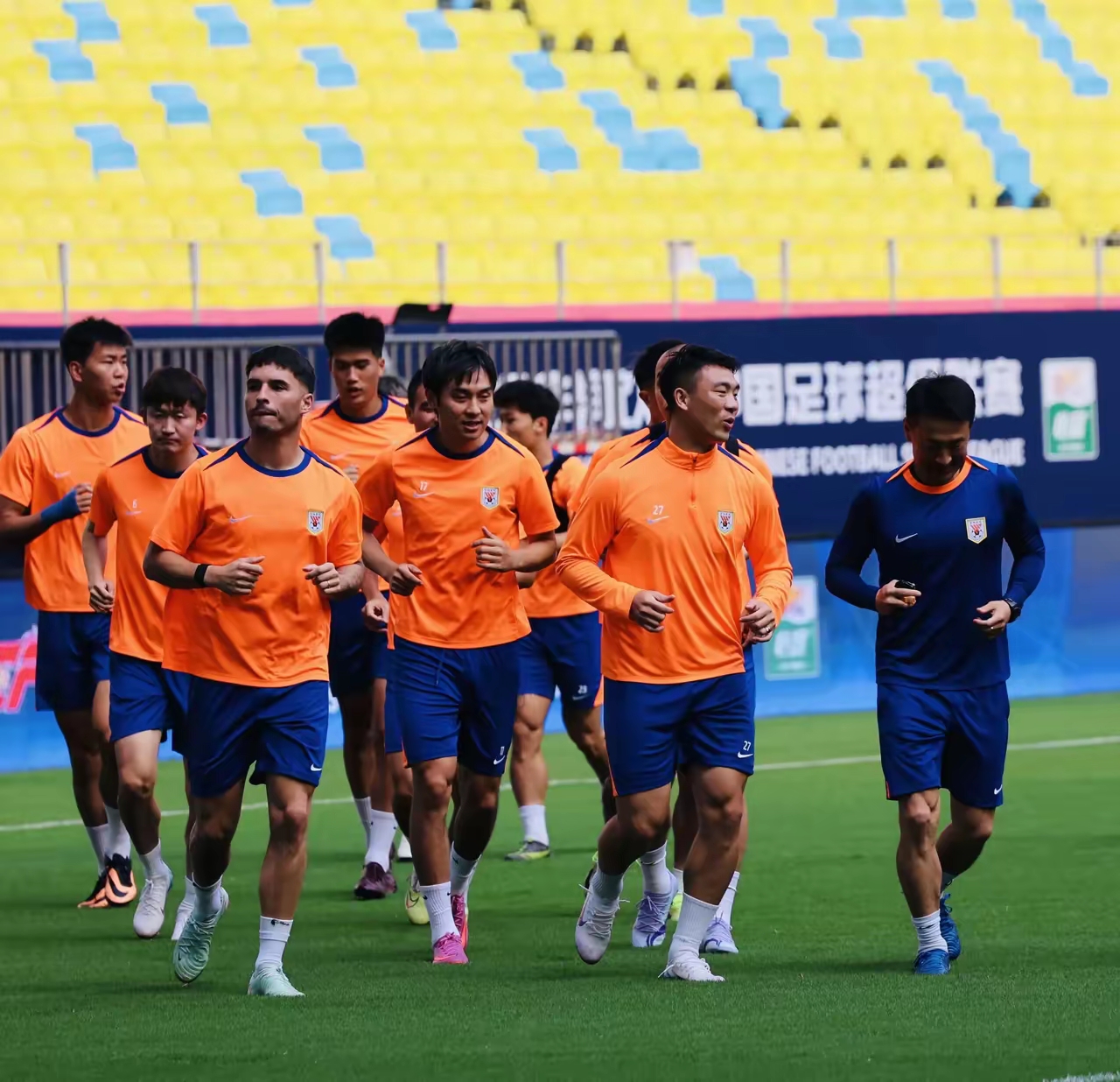 kaiyun-关于赛后中超传出新动向，广州队战术微调，管理层表态：压力陡增，身体对抗强度拉满的信息